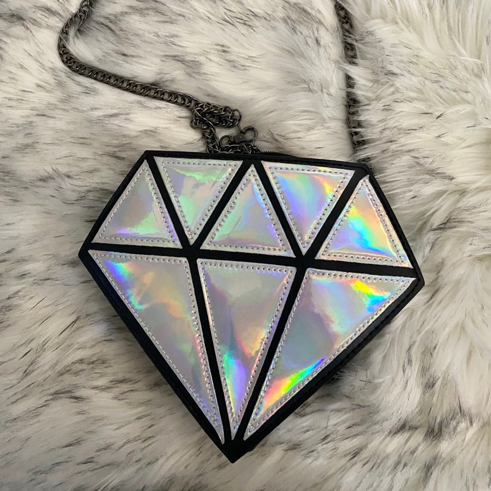 Diamond crossbody